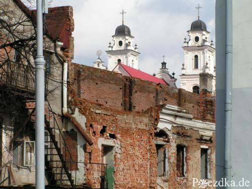 Двор швейцарского домика Двор швейцарского домика
