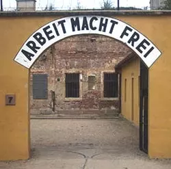 Eingang Theresienstadt, Foto: Wikipedia